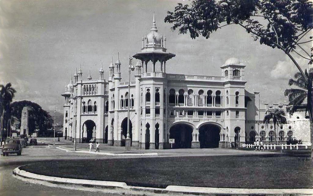 10. THREE WAY TIE: Flinders Street Station, Melbourne / Kuala Lumpur Railway Station / Tanjong Pagar Railway Station, SingaporeI simply cannot choose between the grandest train stations of my adopted home, my hometown, and a city I've spent so much time in. They all rock.