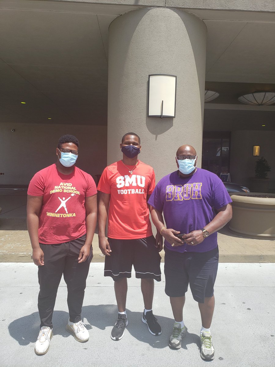 MLSmith1256's tweet photo. #esmith #jbowilliams #ecsmith #blendedfamily #SMU #smufootball #ponyup ❤💙 https://t.co/3CYTW6OuWd