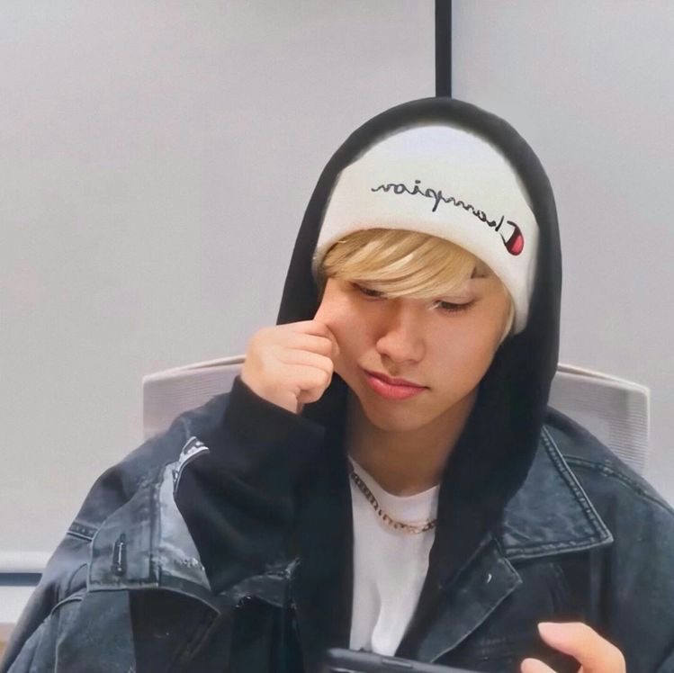 thinking about jilix (@jilixsloops) on Twitter photo 