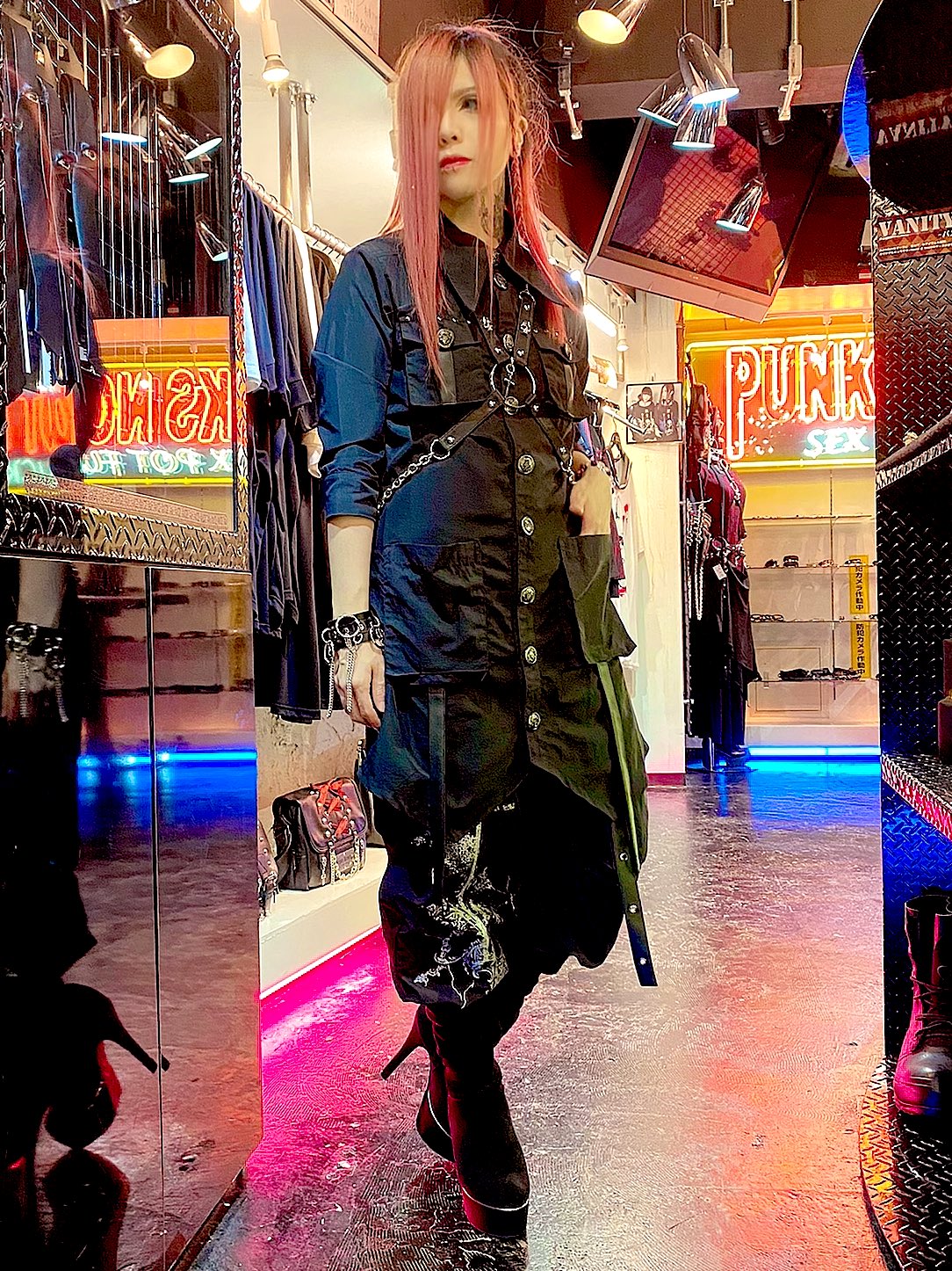 クロイさん プリムールミリタリーセットのブラックb ボトムはブーツイン トップスにはハーネスをつけることで軍服感をプラスしてみました ここに軍帽があったら最高よねんっ Sexpottokyo セクポ セクポコーデ T Co 3akaujytiy Twitter