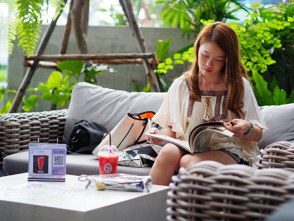 101TDPK's tweet photo. True101 ยกระดับความสะดวกสบายให้กับเพื่อนๆด้วยบริการ Delivery ในโซนพื้นที่ส่วนกลางภายใน True101 จะนั่งเล่นหรือทำงาน แค่ยกโทรศัพท์สแกน QR CODE สั่งได้เลยตั้งแต่ 11.00 - 19.00 น. พื้นที่ให้บริการหลัก 3 จุด ได้แก่ 101 Garden  ชั้น 3 ,101 Sky line  ชั้น 2 และHillside town สั่งเลยยย https://t.co/I1Wfaiwuwm