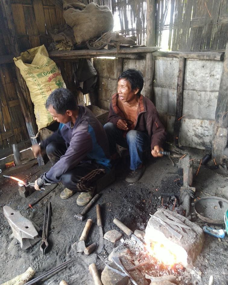mizoraminsta's tweet photo. Thirdeng (blacksmith)
Location: Chalrang, Mizoram 📷 @rolph_hnamte
.
.
.
#thirdeng #blacksmith #ironsmith #chalrang #mizoram #mizoraminsta
📸 https://t.co/cisuwsuwaM via https://t.co/w819Jm6acn https://t.co/HtIbMvi3IA