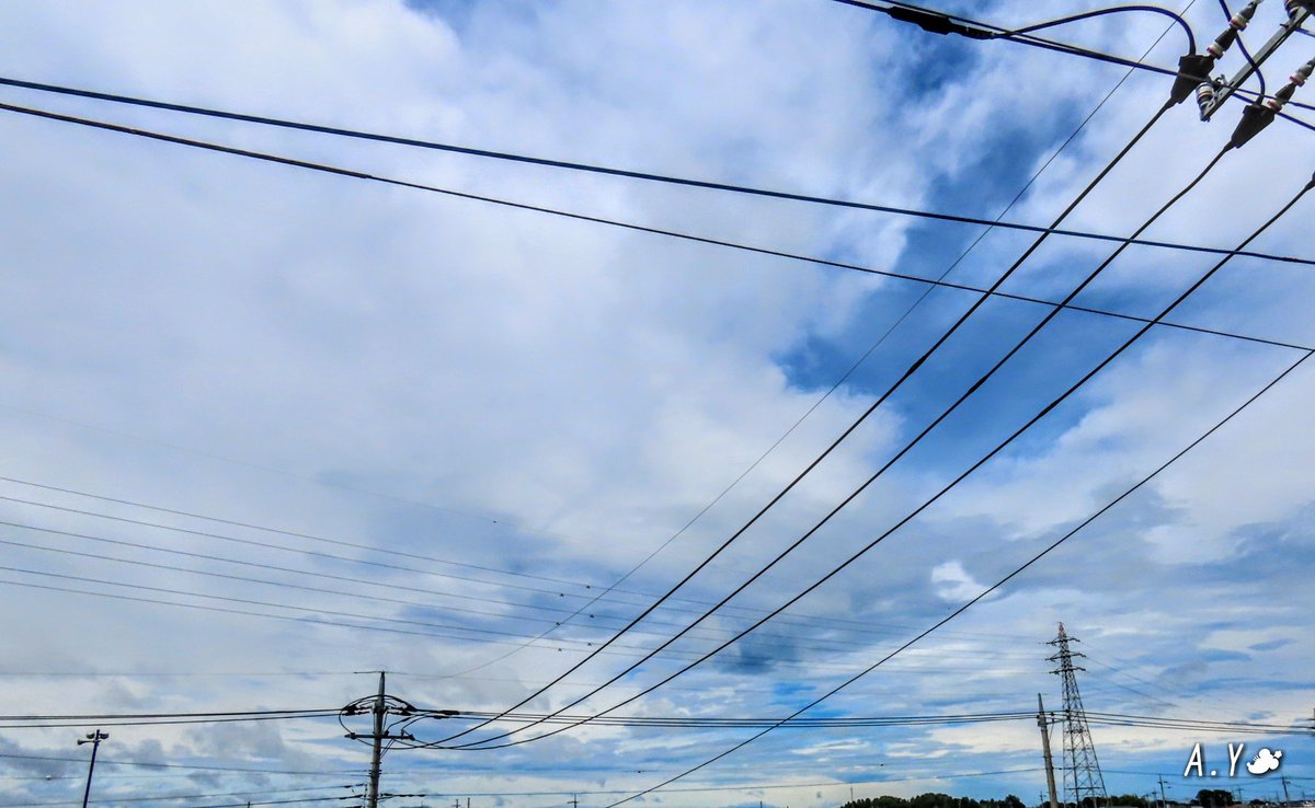 yumeasutw's tweet photo. #梅雨の晴れ間 🌤️
まるで🌀台風が通過しているかの様な、🌬️🌧️暴風雨が通り過ぎた昼下がり。
頭上に青空が覗きました💙
北の彼方の⛰️⛰️山々が、雲から頭を出しハッキリ望めます。
#いまそら #イマソラ
#空の名前
#雲の教室
#雲の教室
#青空 #bluesky
#高積雲
#積雲
#層積雲
#a2020 #a0708 #a202007 https://t.co/QV5WZqd9CJ