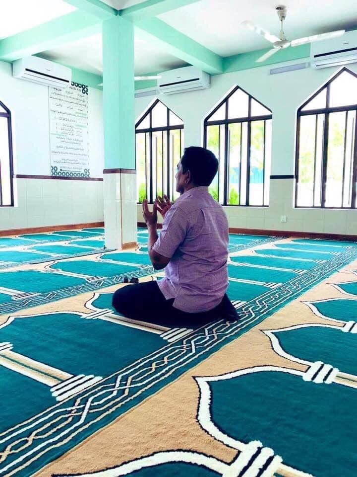 Zarra_zeday_zaa's tweet photo. ﷲގެ ވާގިފުޅާއި މިންވަރު ފުޅުން މިއަދު ހައިކޯޓުގައި 222 ދުވަހަށް ފަހު ކުރިޔަށްދާ ރައީސް އަބުދުﷲ ޔާމީން އަބްދުލް ޤައްޔޫމްގެ އިސްތިއުނާފު ޝަރީޢަތް އެމަނިކުފާނަށް ލުއިފަސޭހަ ޝަރީއަތެއް ކަމުގައި ލައްވައި ކާމިޔާބާއި ނަސްރު މިންވަރު ކުރަށްވާށި.އާމީން
#SelectiveJusticeIsInjustice https://t.co/IV8yQowWEn