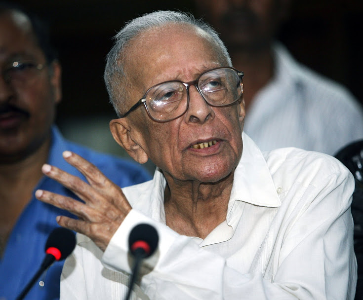 CPIM_WESTBENGAL's tweet photo. #JyotiBasu brought reform to a largely feudal landscape. He has been lauded worldwide for path-breaking initiative of redistribution of land-wealth among 30 lakh poor marginalised &amp; landless peasants meaning 84% of land in WB were owned by small farmers
#BengalSalutesJyotiBasu https://t.co/ovRJ7KTdto