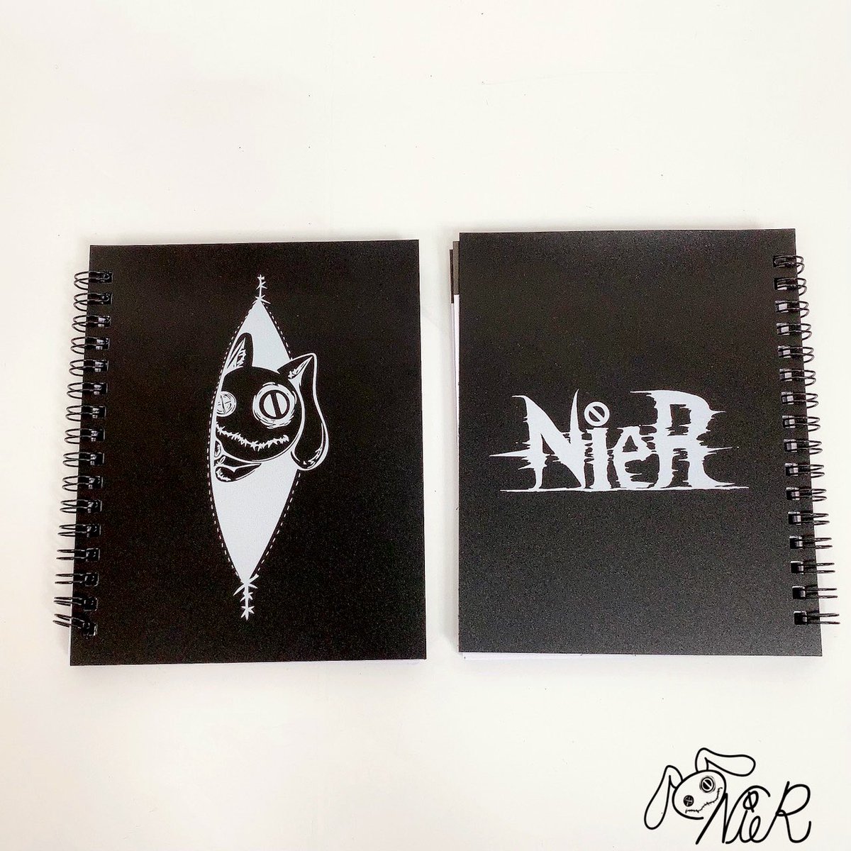 NieR_tokyo's tweet photo. 🎁本日〆切プレゼント企画🎁

こちらの当店オリジナル
【ノート＆ボールペン】を

🎊4名様にプレゼント🎊

◼応募方法
フォロー(@NieR_tokyo) &amp; RT
◼締切〆  本日24時

※鍵垢の方も対象内です。

是非ご参加ください🙇‍♂️🙇‍♀️ https://t.co/PxZsaRHRya