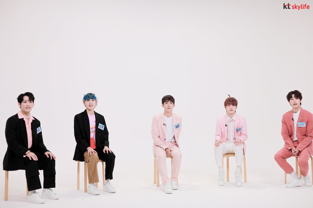 SkyLife's tweet image. [#픽터뷰직찍]

오늘부터 픽터뷰 한 주를 책임질 어위크(AWEEK)
픽터뷰에 어윜이들 왔다아☺️

#AWEEK #어위크 #다일 #차원 #에이든 #진규 #로건 
#Di1e #Chawon #Aiden #Jingyu #Logan #말해뭐해 
#일사삼 #onefourthree #BetterToday
#어위크프리뷰 #픽터뷰 #Pick터뷰 #입덕은픽터뷰 @AWEEK_Official