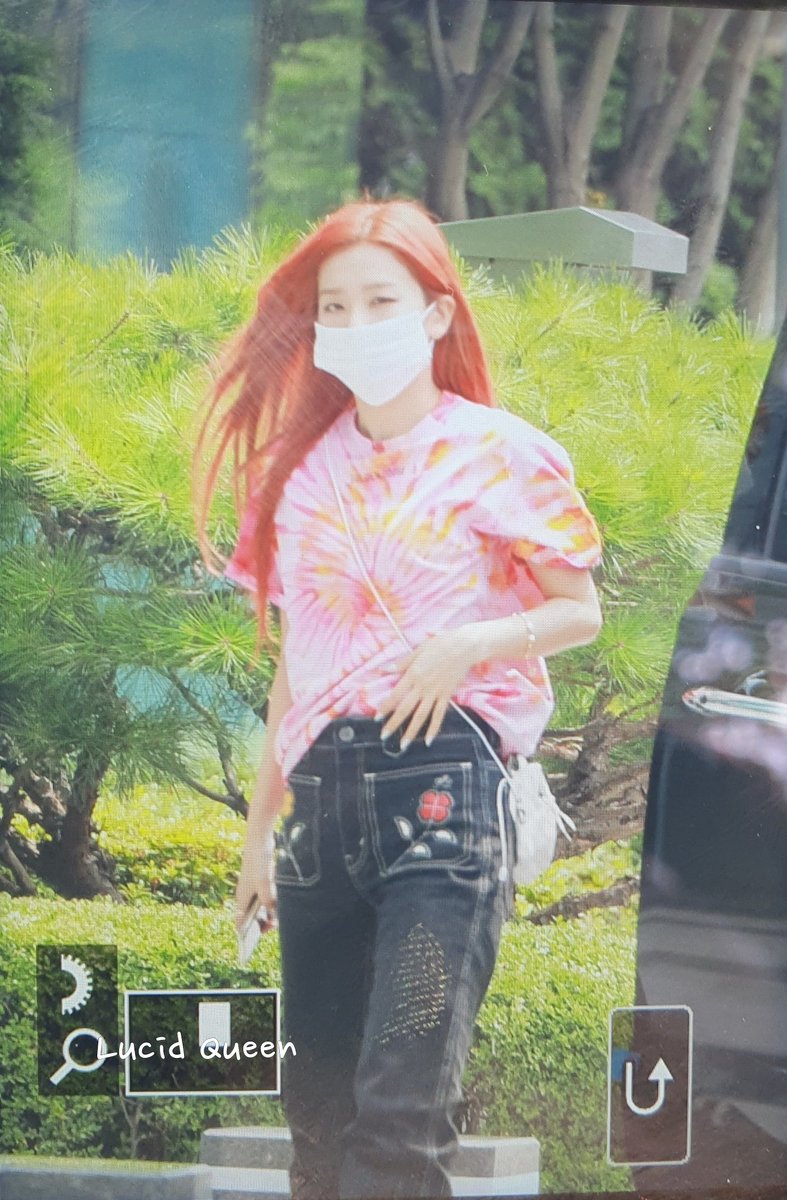 LucidQueen0210's tweet photo. 200708 컬투쇼 프리뷰
보고싶었어 ㅠㅠ
#RedVelvet_IRENE_SEULGI #레드벨벳_아이린_슬기 #SEULGI #슬기 #RedVelvet #레드벨벳 #Monster https://t.co/A81pyerRrP