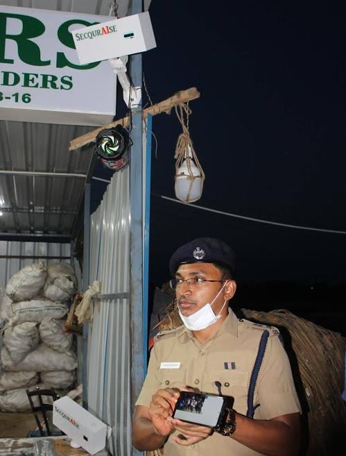 aravindhanIPS's tweet photo. Launching Instant Responder to Improve Social distancing   ( IRIS ) in Thirumazhisai market. The device will ensure social distancing among public by generating warning sound on the spot. More such devices will be kept in areas prone to crowding
#SocialDistancing 
#COVIDー19 https://t.co/e7e71zy0Fd