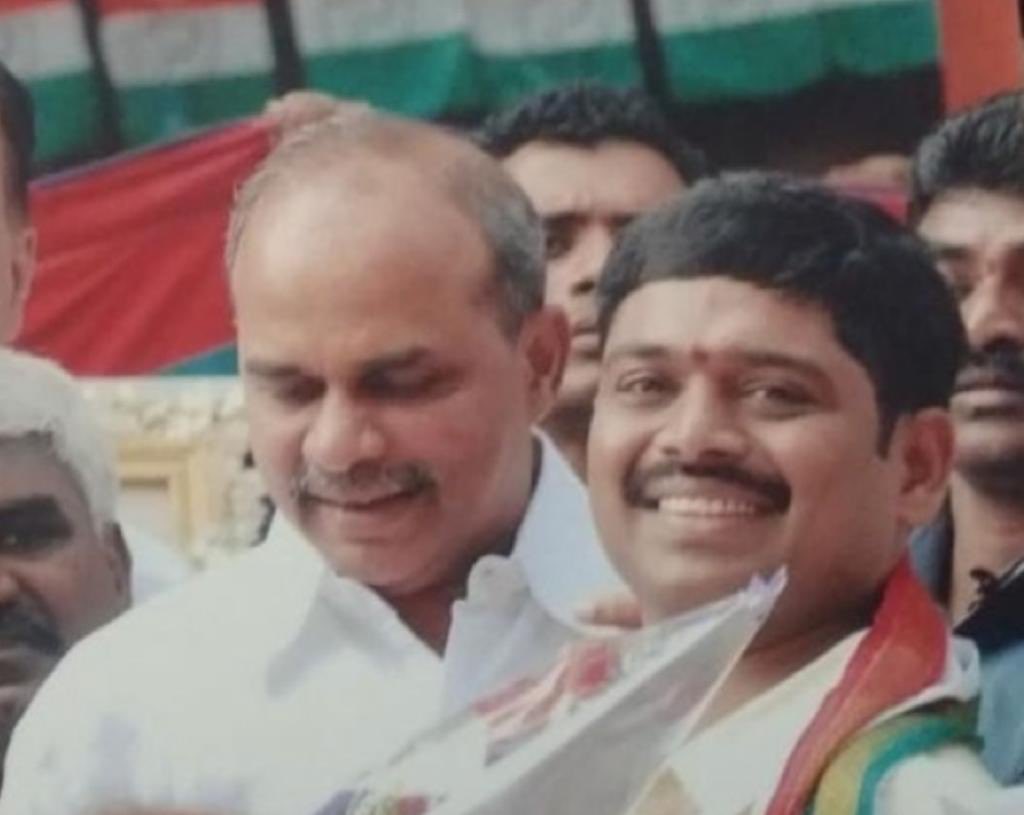 DrMHarikrishna's tweet photo. I grew up admiring him &amp; when I met him during my PG days he left an indelible impression on my life, as he did with millions of people. 

He inspired in us the sensitivity &amp; the courage to face adversities with equanimity in the struggle for a better society.
#LegendYSRJayanthi https://t.co/KQGJ2Sim2w