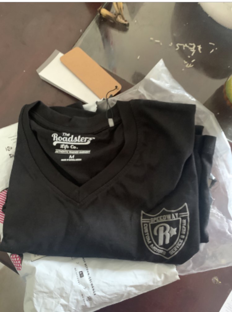 Garg_Vishy's tweet photo. @myntra, kindly send me proof of you guys shipping the correct order to me. Because your customer care ‘executives’ are of absolutely no help whatsoever. I was promised a callback from someone who might be able to help, but that hasn’t happened. #myntra #boycottmyntra https://t.co/49IUF2mH52