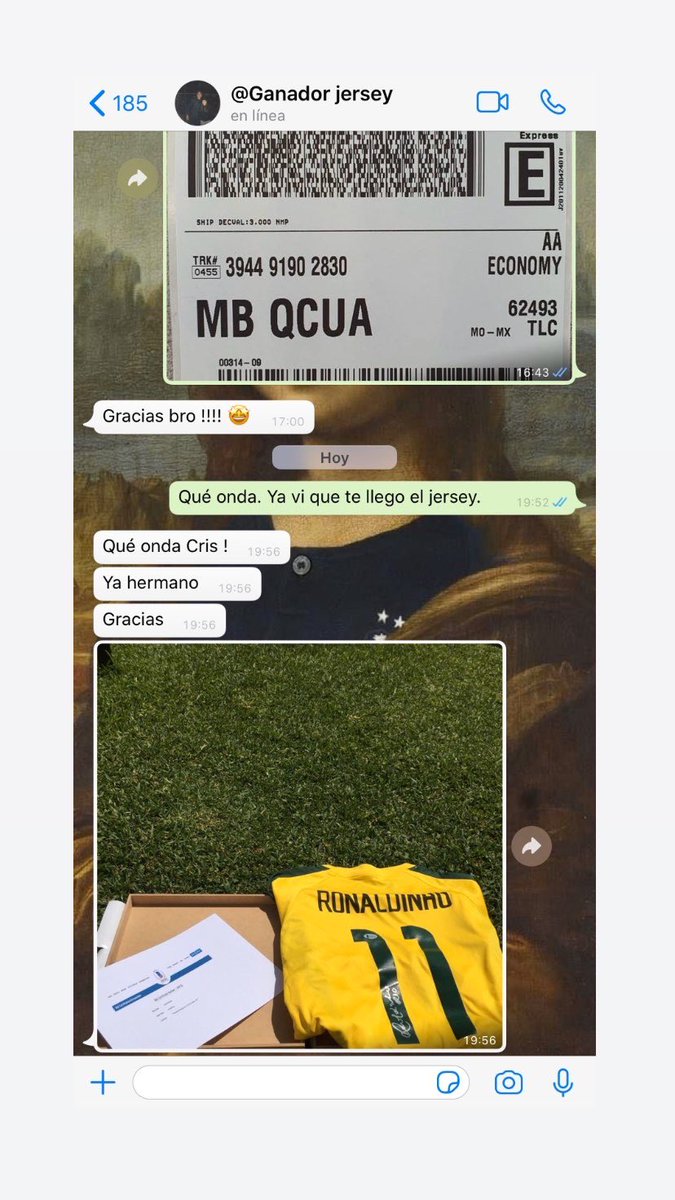 SoyCristianRey's tweet photo. Haciendo feliz a mi gente. Por cierto, ahí tengo un jersey firmado y certificado de Rooney, ¿lo regalaré mañana? Debatan en grupos de tres. https://t.co/U2DzBsa2SR