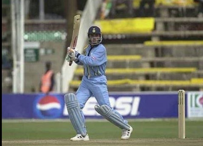 4. 141* vs South Africa, Nairobi,2000It was semifinal of ICC knock out. India won the toss and elected to bat. Dada leading from the front remained unbeaten and scored a century with the help of 11×4s & 6×6s against the likes of Shaun,Allan& Lance. India won this match