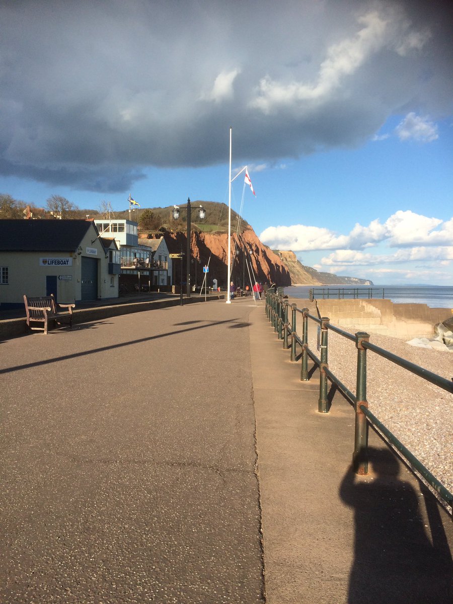 #winitwednesday another pair of tickets to the seaside on offer! (If you could also vote for us in the poll on our pinned tweet that would be great 👍)
So win a PAIR of seats on any seaside trip between 19 Jul &amp; 4 Oct, RT and comment below. 
Draw 13 July. (Facebook &amp; Twitter)