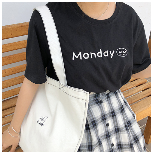 Wear_Blossom's tweet photo. [당일발송]

🗓️7색 이모티콘 일주일 티셔츠🗓️

월요일부터 일요일까지 영어 레터링과 이모티콘이 새겨져 있어, 일주일동안 하루하루 입기 좋은 반팔티에요🙆‍♀️

어떤하의와도 가볍게 매치해 데일리로 즐기기 딱이랍니다🥰

🚀소량!당일발송으로 빠르게 받아보실수 있답니다🚀

✅https://t.co/7sufL2AJGI https://t.co/TDTPNnSsIL