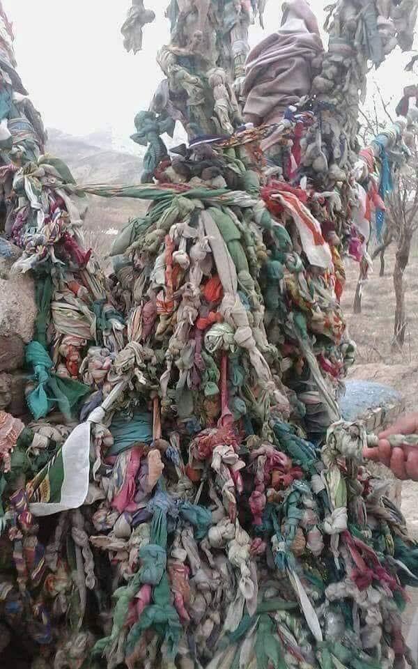 ان کے آگے مندر کیا چیز ہے 😰😰😰😰
جس قوم کے لوگ کلمہ پڑھ کر بھی اپنی اُمیدیں درختوں سے لگاۓ بیٹھے ہوں وہاں مندر کیا چیز ہے ؟ 🤭😔