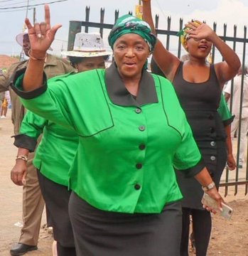 MntakaSkhumba's tweet photo. Following everyone who likes and RT this. Follow back
#KhuneSignsForPirates #ThulasNxesiMustFall 
#coldfront https://t.co/5zoITxV9Qp