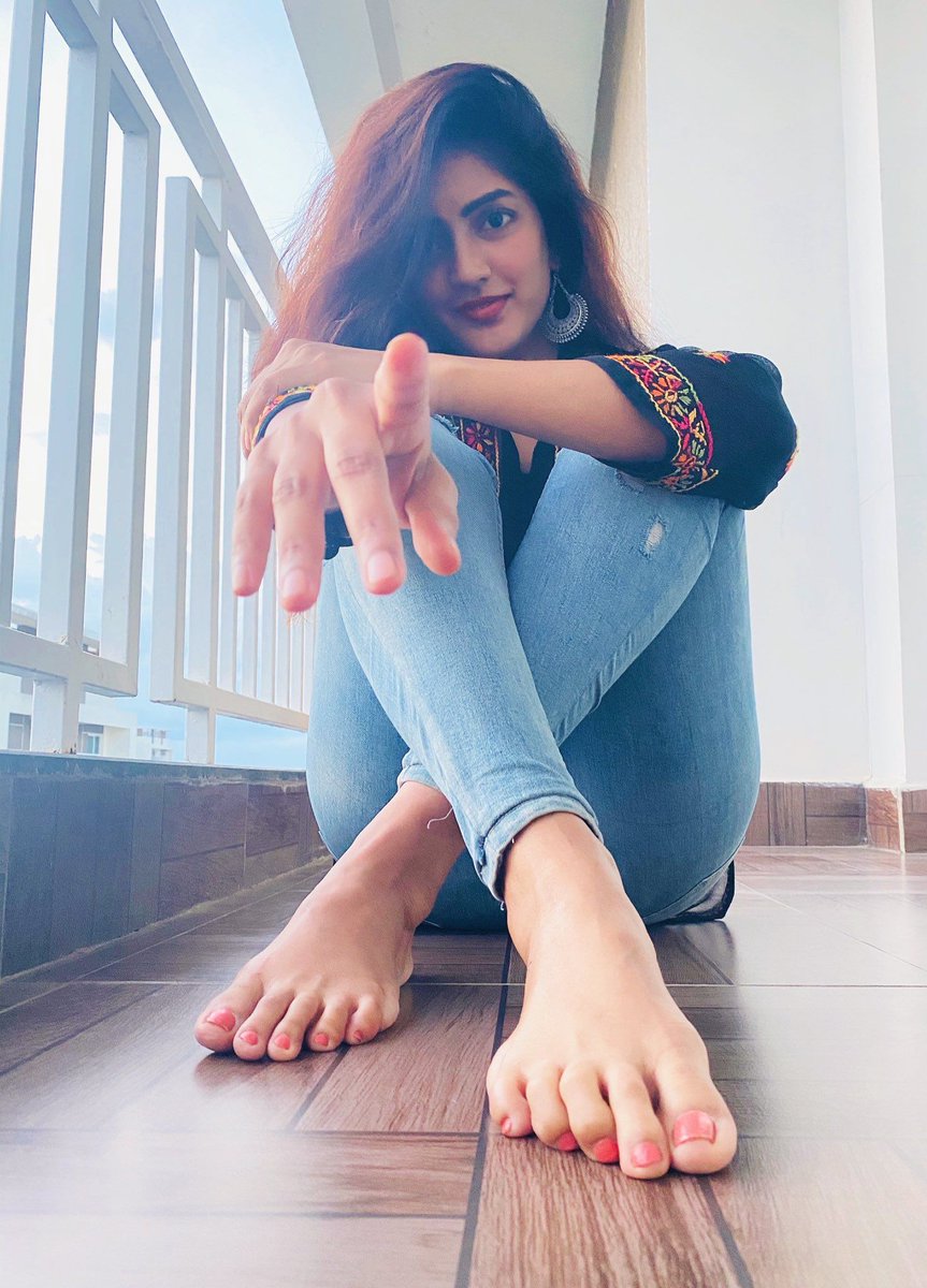 Ragalahari's tweet photo. It was a simple look, but she totally rocked it!🥰😘
@YoursEesha looks simply fab👌❣️
#EeshaRebba #SimpleYetBeautiful #Goregous #Ragalahari https://t.co/ifONUIFugH