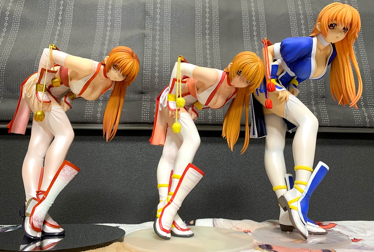 霞のリファインverフィギュア、新旧並べてみると順当進化って感じがします。
元となった片山さんのガレージキットも並べてみましたが大分違いますね。
塗装以外で一番大きい変化は脛当ての紐でここはガレキ版からもリメイクして新規造形のようです。 