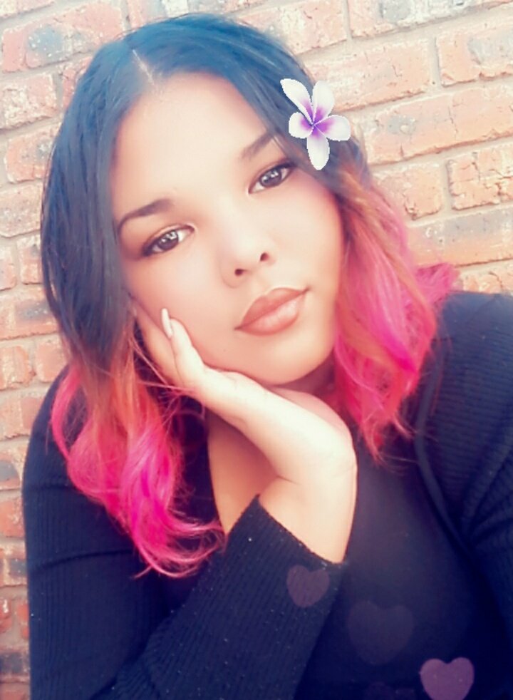 Robyn12Andrea's tweet photo. @rubybox_beauty my favorite hair style would definitely be loose curls. My hair sins are bleaching, colouring and curling 🤭. #rubybox #rubyboxtresemme #stylenotdamage #TRESemmesa #Beaboutstyle https://t.co/vg3ZkTnzdj