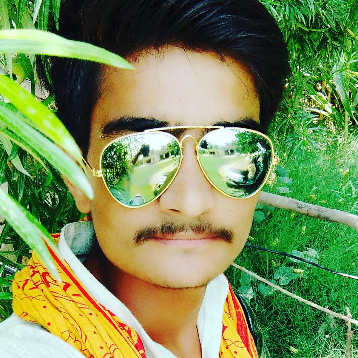 PanditharshitA2's tweet photo. अगर सहद जैसा मीठा परिणाम चाहिए
तो मधुमक्खियों की तरह एक होकर रहना चाहिए
फिर परिवार हो या समाज https://t.co/IcZsZK44QA
