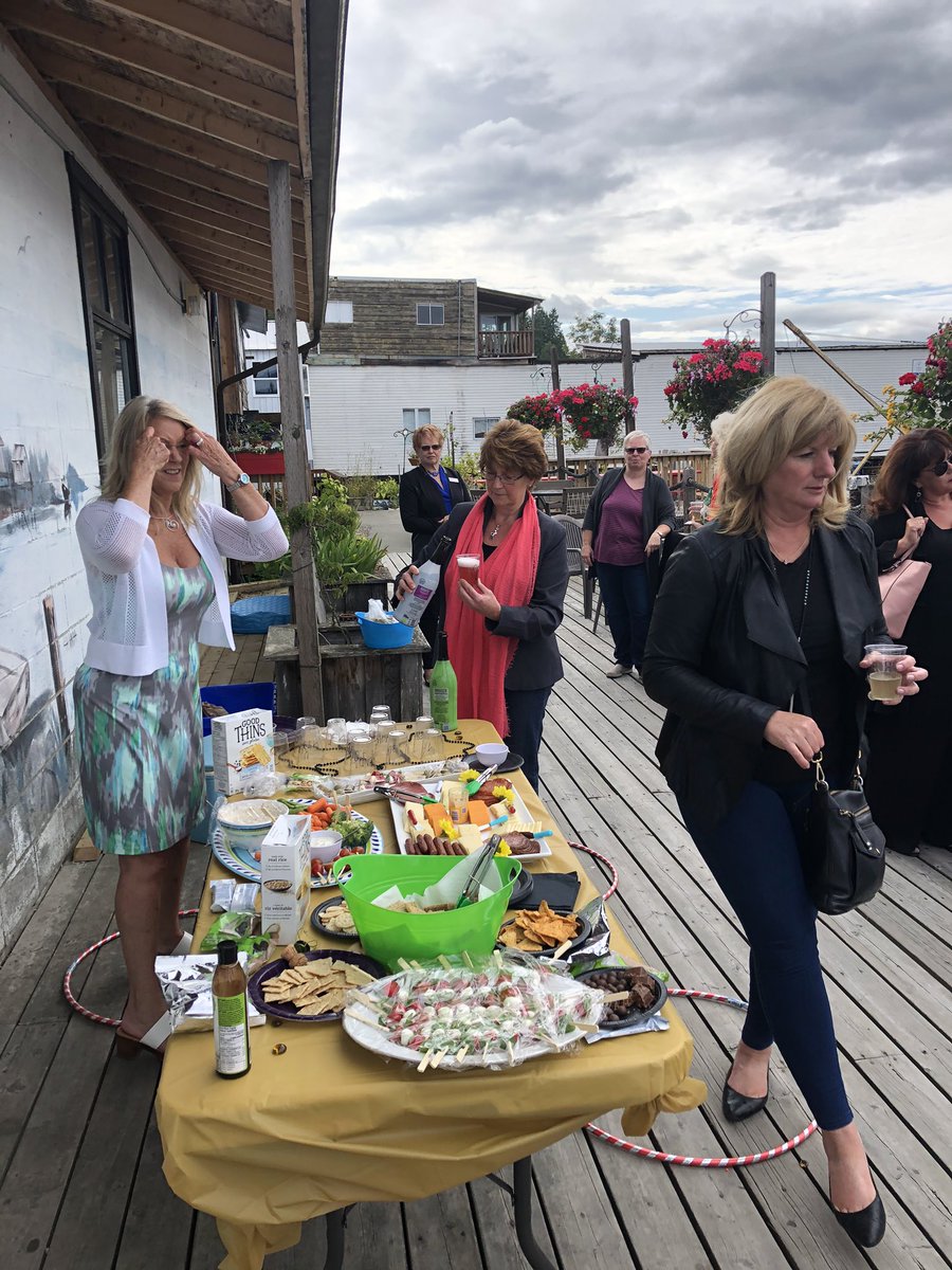 SpaOne7's tweet photo. A great evening with the Warmland Women’s Business Network at Cowichan Bay!  Always great to meet new people and discover new local businesses! @DuncanCowichan https://t.co/dvAGdDjFy2