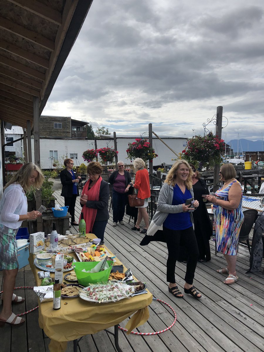 SpaOne7's tweet photo. A great evening with the Warmland Women’s Business Network at Cowichan Bay!  Always great to meet new people and discover new local businesses! @DuncanCowichan https://t.co/dvAGdDjFy2