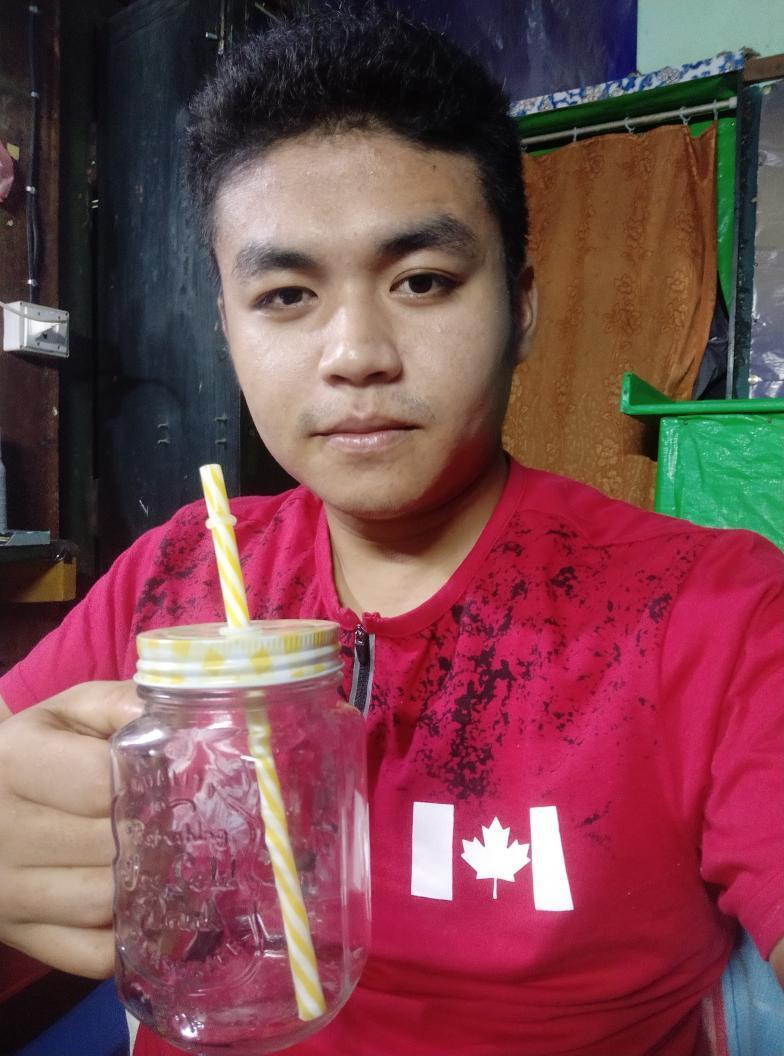 Urmila92531581's tweet photo. Chinglenkhomba fm Manipur on getting a gift for winning MHM Quiz
 'Extremely glad to participate. Understanding the biological differences between men &amp; women &amp; acting towards equality will help leverage the potential of our society to great extent'.
#MHMchampions
#MenTakeLead https://t.co/88zT9LQ8tx