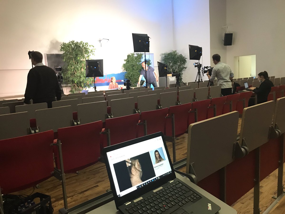Tag 2 der #FOBIDIGITAL ist mit der offiziellen Kongresseröffnung und der Dia-Klinik gestartet! Auch wir sind live dabei, während sich das Team <a href="/Schoenith_Media/">Schoenith Media</a> im Studio bereit macht. 

Sehen wir uns online? 👨‍💻