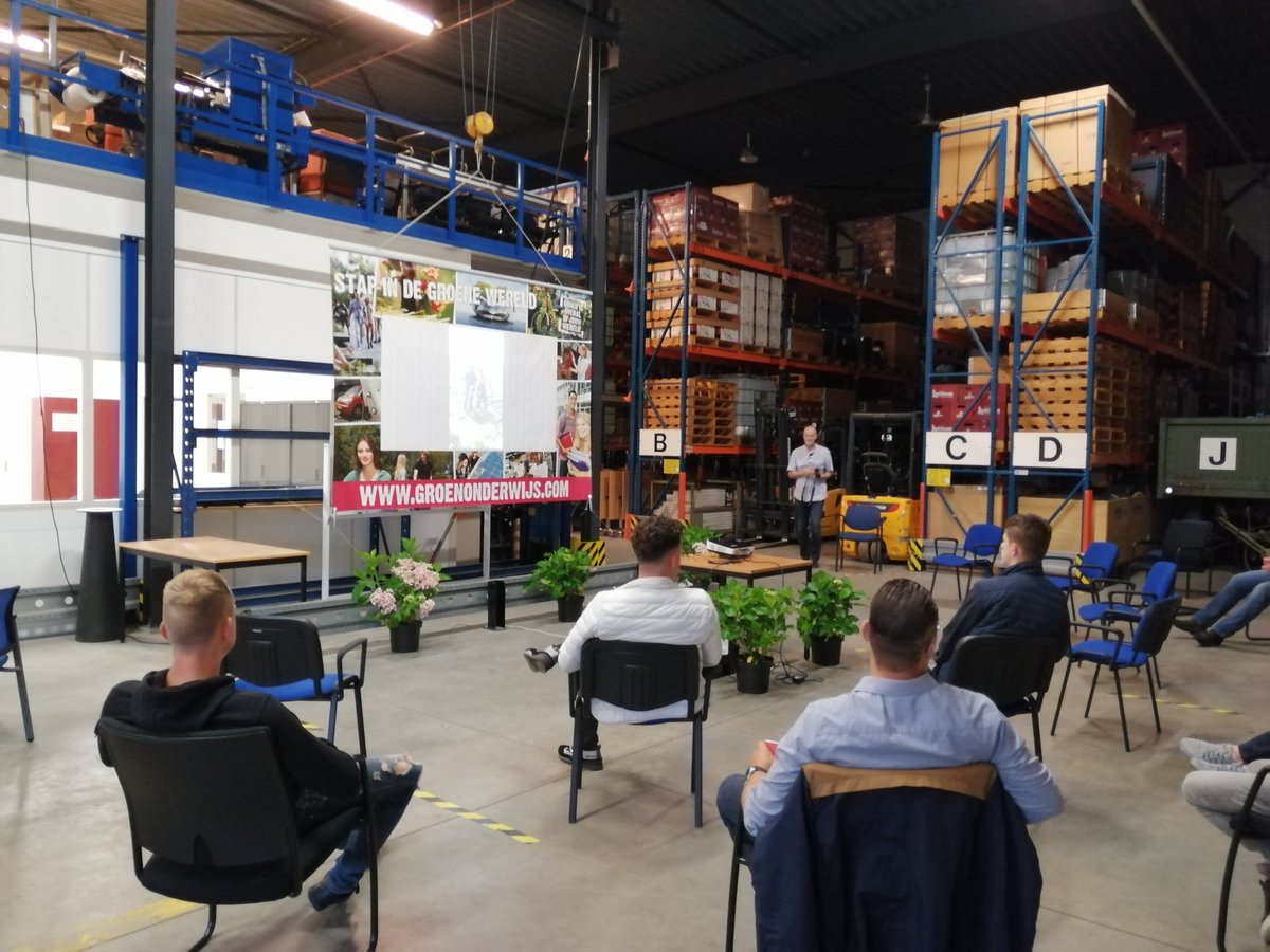 Diplomering op gepaste afstand. Gisteren en vandaag groot aantal BBL deelnemers gediplomeerd. Proficiat allemaal.