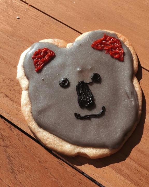 Michael_J_Boyle's tweet photo. I'm known for my sweet tooth and who could say no to these cookies when: 
A) your daughter made them, and B) it's helping a great cause!
Proud of my daughter creating all the branding from home! I'm now the proud adopter of 7 #Koalas
#AustralianBushfireDisaster #KoalaFoundation https://t.co/73uTwJq87c