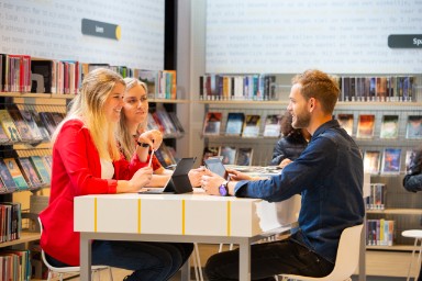 NeeskeAbrahamse's tweet image. Bezig met onderzoek over toekomst @flevomeerbieb. Ben je lid van FlevoMeer Bibliotheek of FlevoPanel? Kijk dan snel in jouw mailbox en doe mee! Nog geen lid van FlevoPanel, maar wil je wel aan het onderzoek meedoen? Meld je dan aan via flevopanel.nl

#enquete #Flevoland