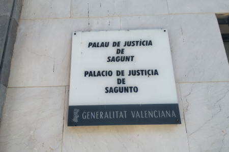 carlospes's tweet photo. Audiencia Previa al juicio entre mi padre y Renfe Viajeros en el Palacio de Justicia de Sagunto #35ESCALONES https://t.co/0X4l6EyxbZ https://t.co/1gUvg6epcp