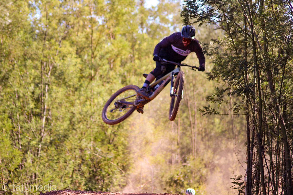 _RushSports_'s tweet photo. Our in-house gravity nut @SamBull01 is salivating at the thought of lighting up the trails on an Ember #HightowerCC, blazing his way through Strava 🌋
_
Also available in subtle Smoke Grey if Ember’s not your vibe 👌
_
#WeRide @santacruzbicycles 
📷4: Tat Media https://t.co/mBKauBBEme