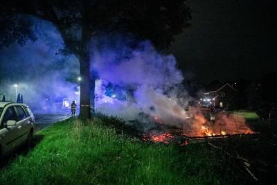 Grote schuur verwoest door brand aan Teersdijk in Wijchen ..