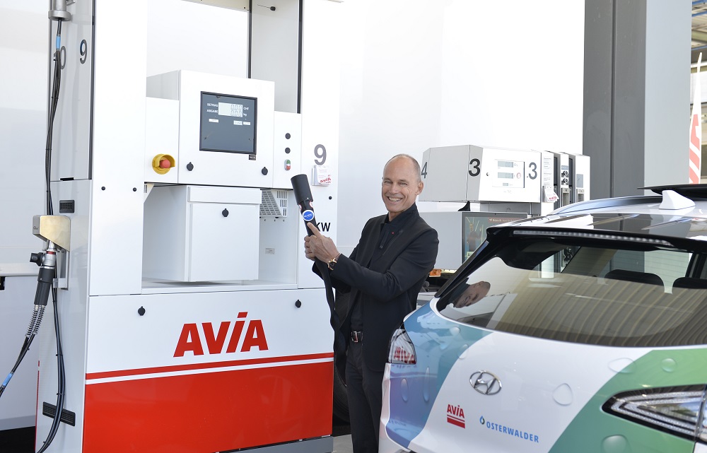 I'm enthusiastic about the launch of the Swiss #HydrogenMobility program. 

Private supermarkets came together with gasoline distributors and 1000 @Hyundai #H2 #Trucks to install fully green #hydrogen stations across the country. When will Europe follow ?