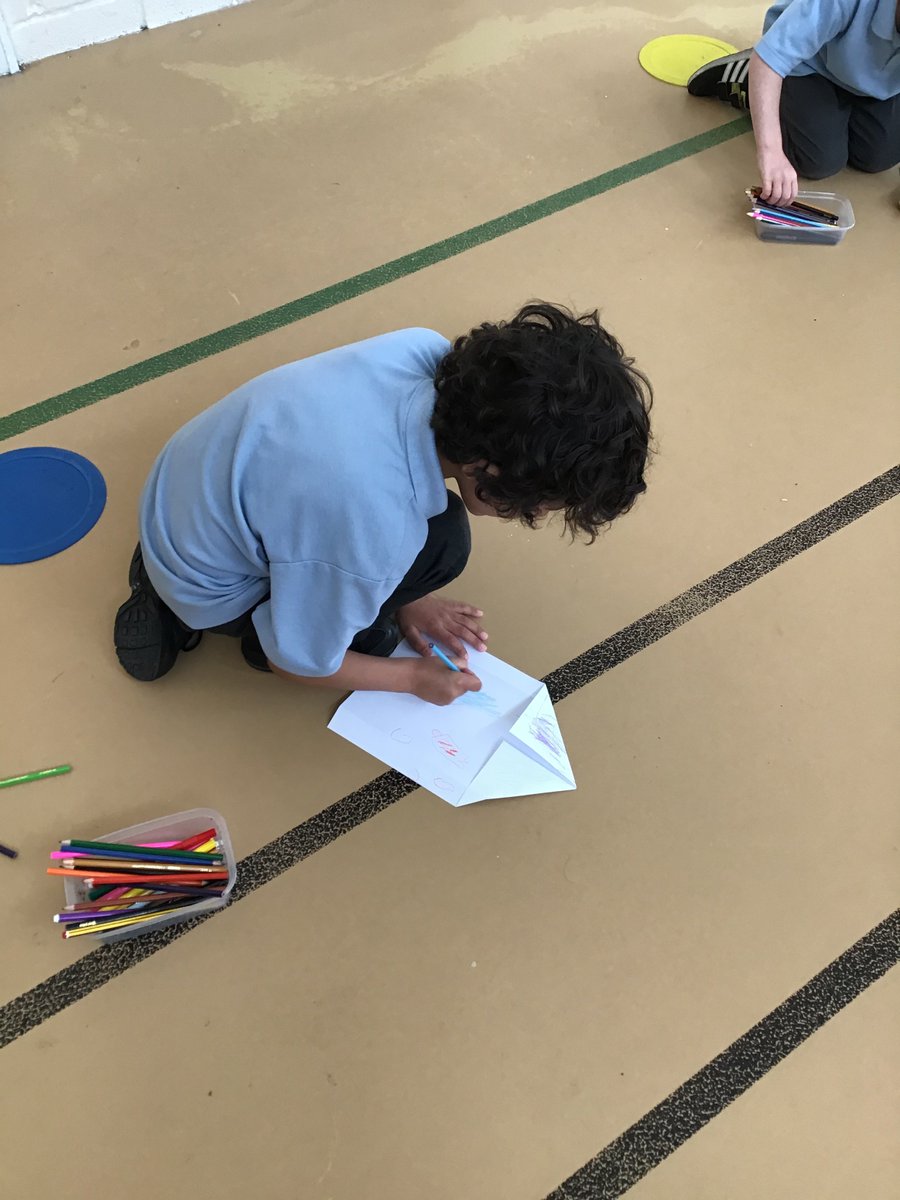 RakegatePrimary's tweet image. During, rainbow hour, Miss Livesey's bubble made and decorated paper planes. #BlackCountryRainbowHour