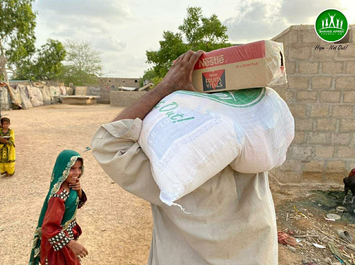 SAfridiOfficial's tweet photo. The impoverished are the hardest hit in this pandemic; living in remote areas with minimal access to basic necessities. @SAFoundationN team at Memon Goth distributed food and supplies to vulnerable families through #DonateKaroNa Ration Drive.
#HopeNotOut
https://t.co/tw5QOQGy0j https://t.co/qpLAtx79oY