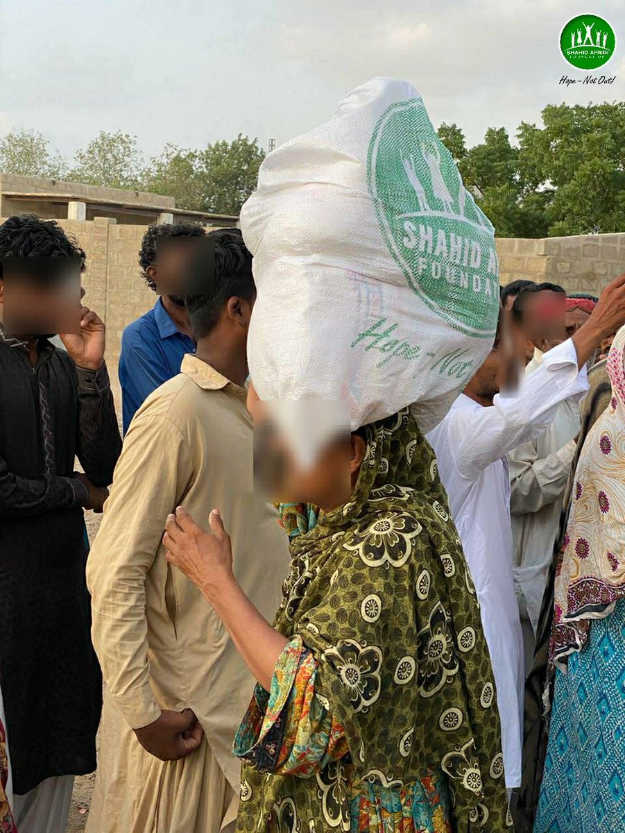 SAfridiOfficial's tweet photo. The impoverished are the hardest hit in this pandemic; living in remote areas with minimal access to basic necessities. @SAFoundationN team at Memon Goth distributed food and supplies to vulnerable families through #DonateKaroNa Ration Drive.
#HopeNotOut
https://t.co/tw5QOQGy0j https://t.co/qpLAtx79oY
