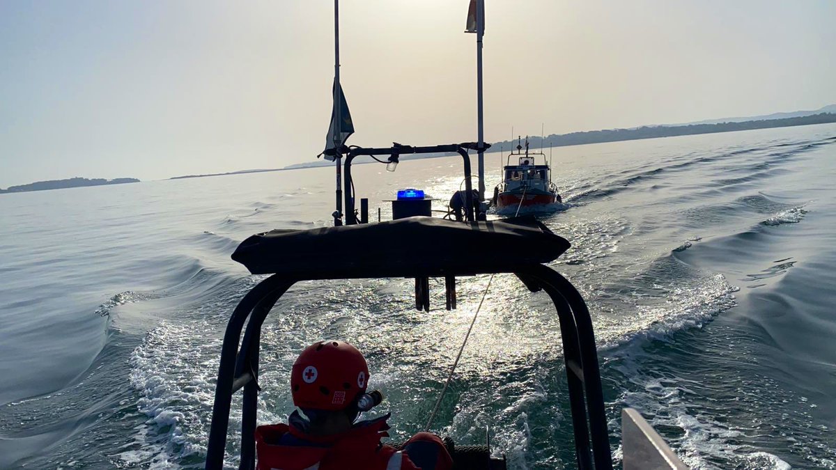 CRECantabria's tweet photo. #Buenosdias‼️ comenzamos la jornada con un remolque a embarcación que tiene problemas mecánicos en la #Bahía de #Santander 2Trip. Activa @salvamentogob #SeguridadNáutica #EstamosEnLaMarPorTí #LSSantander https://t.co/wvhl2ofOnW