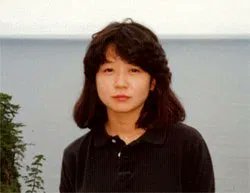 Shirasaka went up to Waseda University in 1985. One day, a friend said her aunt's club in Nihombashi needed some girls, and she rounded up a few, including Shirasaka, to go and help out.