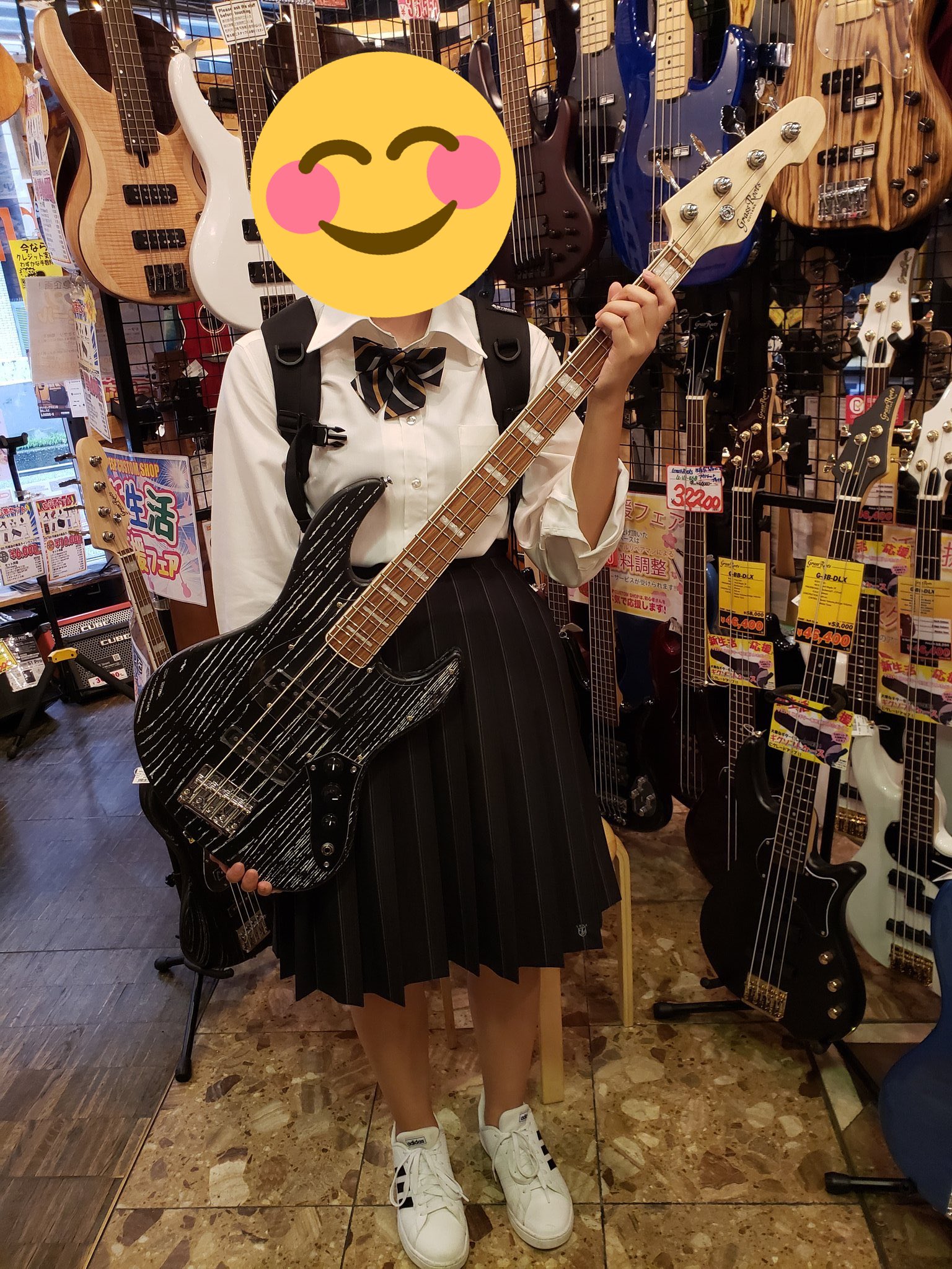 Espカスタムショップ Esp大阪 納品 軽音の一年生にベースを納品いたしました こだわり抜いた木目 かっこいいっすね カッコいい楽器は毎日弾きたくなるもの たくさん弾いて下さいね ベースのセットアップは無料なのでいつでもお持ち