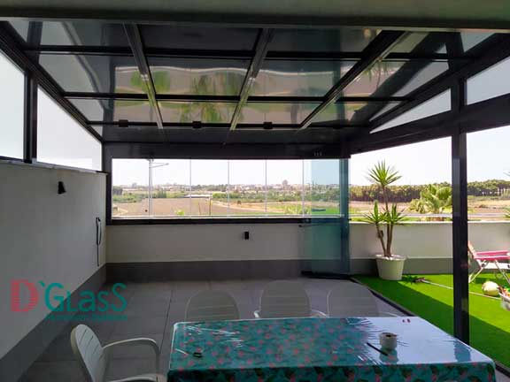 La combinación de techo móvil y cortina de cristal D'Glass permite cerrar por completo la estancia convirtiéndola en un cómodo salón y abierta se transforma en un fresco y confortable porche.
pide información en:
dglass-systems.com/cortinas-de-cr…