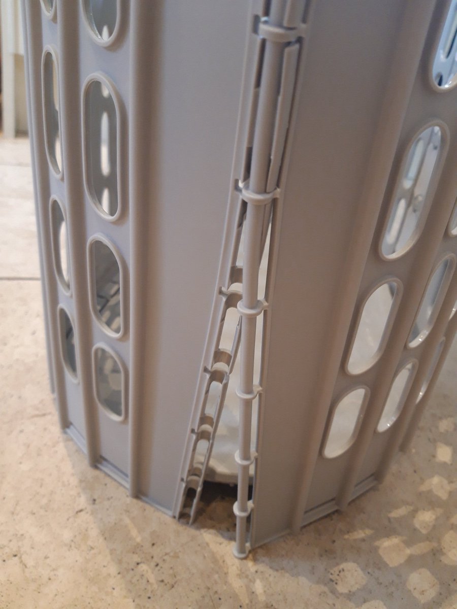 Hello <a href="/LakelandUK/">Lakeland</a> <a href="/AddisHome/">ADDIS Home</a> my mum bought this collapsible basket approx 3 weeks ago. Genius i thought BUT everytime you put the base down the side comes undone!! Please help. Have we just been incredibly unlucky? Or is this a design fault. #lakeland #addishome #faulty