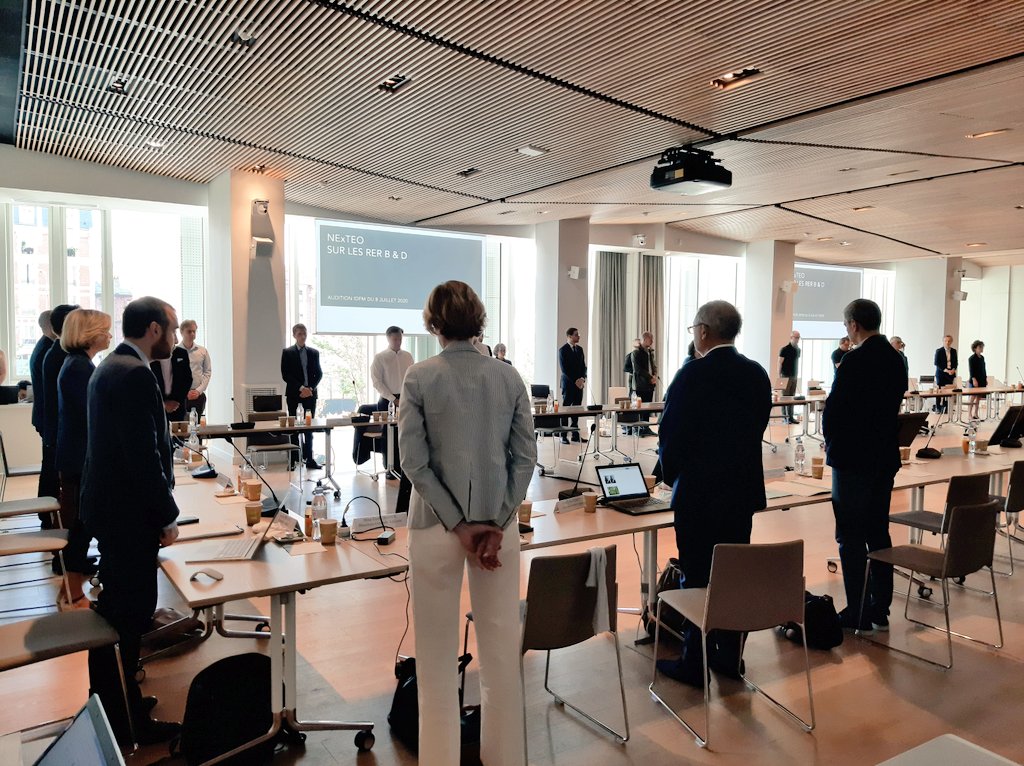 Ce matin, le Conseil d'<a href="/IDFmobilites/">IDF Mobilités</a> observe une minute de silence en soutien au conducteur de bus de Bayonne agressé et en hommage à tous les conducteurs qui œuvrent quotidiennement. Ce soir, à 19h30, ce sont tous les réseaux de transports qui observeront cette minute de silence