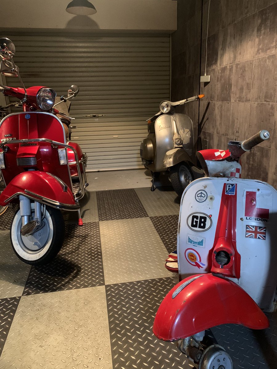 kasuhiro's tweet photo. 引越した！

#vespa #ベスパ #lml #鉄スクーター https://t.co/JCPp2VyhIw
