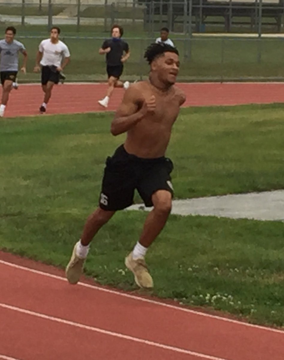dtownfootball's tweet photo. Running towards kick off....
51 days!!! https://t.co/z8pw7GiCMJ