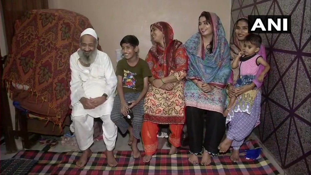 ANI's tweet photo. Delhi: Mukhtar Ahmed, a 106-year-old (as claimed by family), who was 4 years old during the Spanish flu in 1918, recovered from #COVID19. He says, "I didn't expect to survive but after getting proper treatment I recovered. I have never seen such a pandemic in my life." https://t.co/6kpAGDGwhQ