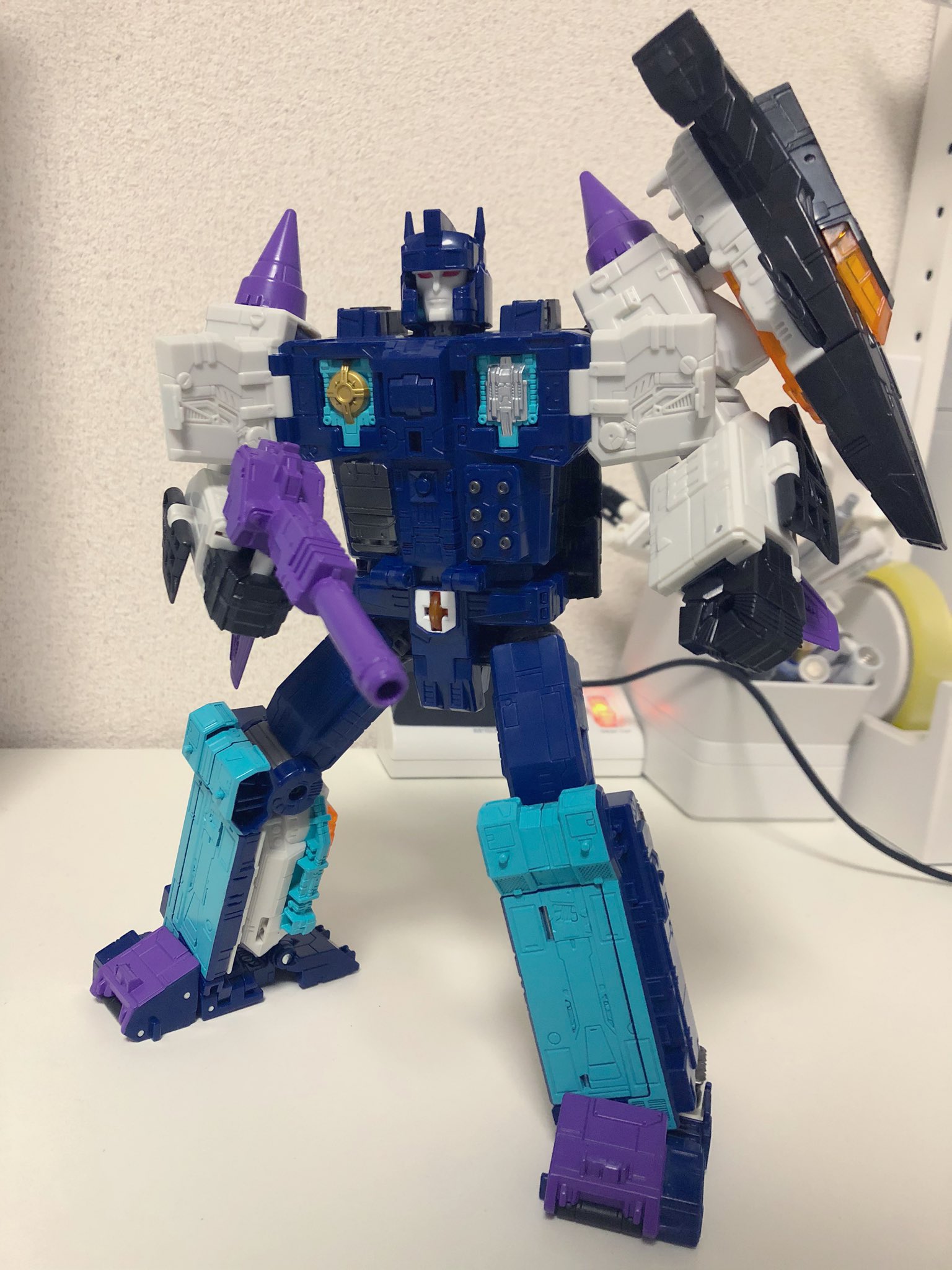 くろ レジェンズ オーバーロード やっぱりリーダークラスはボリュームがあって遊び甲斐あるなぁ 一体で変形と合体両方楽しめるのでお得感も抜群 海外のタイタンズリターン版も同時に手に入れたので あれ ができます T Co Pfzx4dv1rr