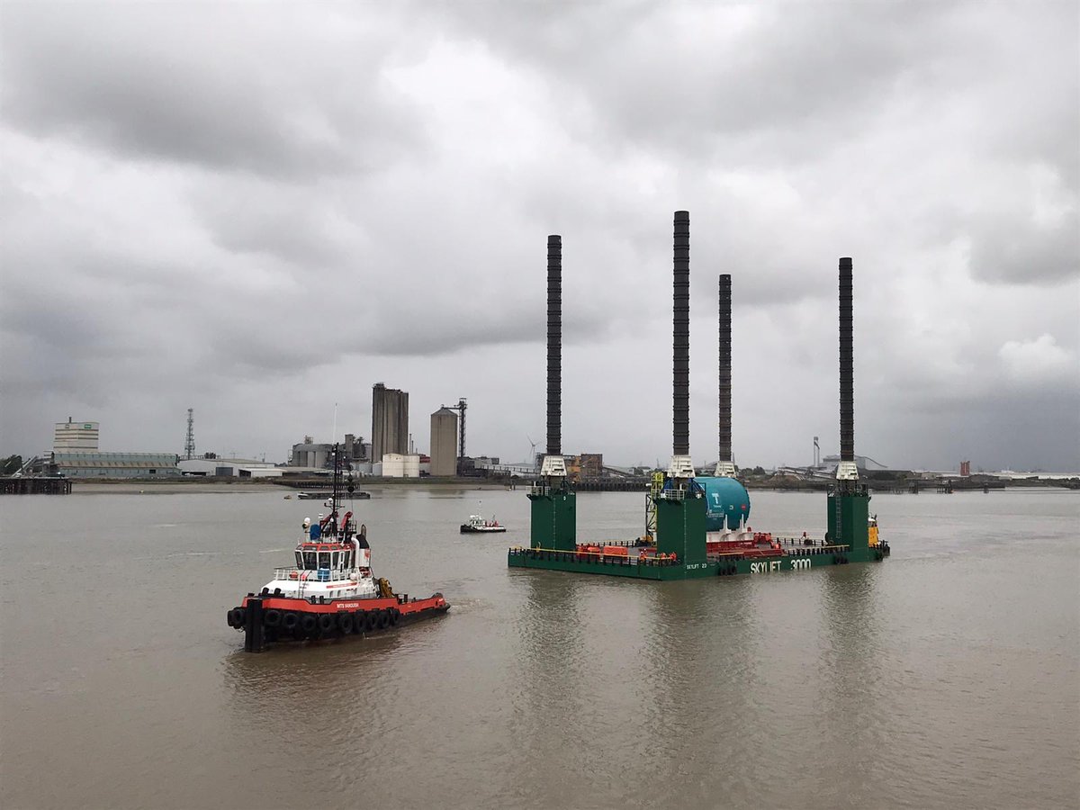 TidewayLondon's tweet photo. Here comes Selina!
The last of six Tunnel Boring Machines to dig London's Super Sewer is on her way to London via the #RiverThames #EveryBoatCounts https://t.co/zFicmeCLxi